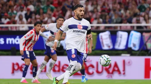 Alexis Vega cobró el penal a lo Panenka