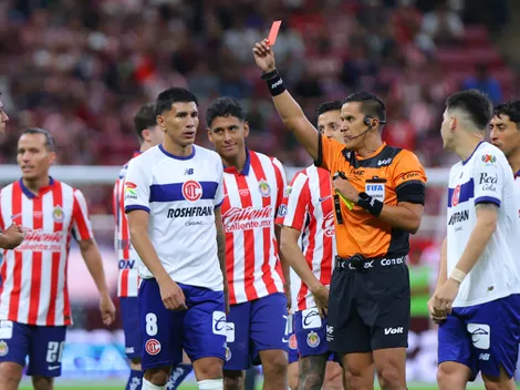 Experto arbitral señala error del VAR que afectó a Chivas ante Toluca
