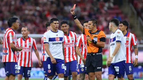 El arbitraje volvió a ser polémico en contra de Chivas.