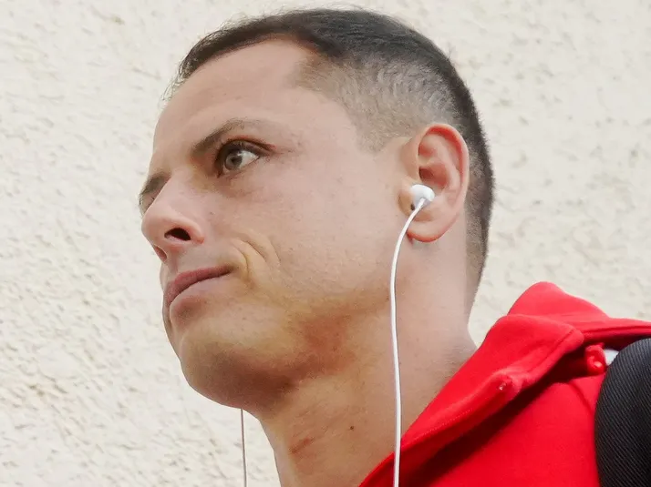 Periodista de Chivas reveló por qué Chicharito está molesto