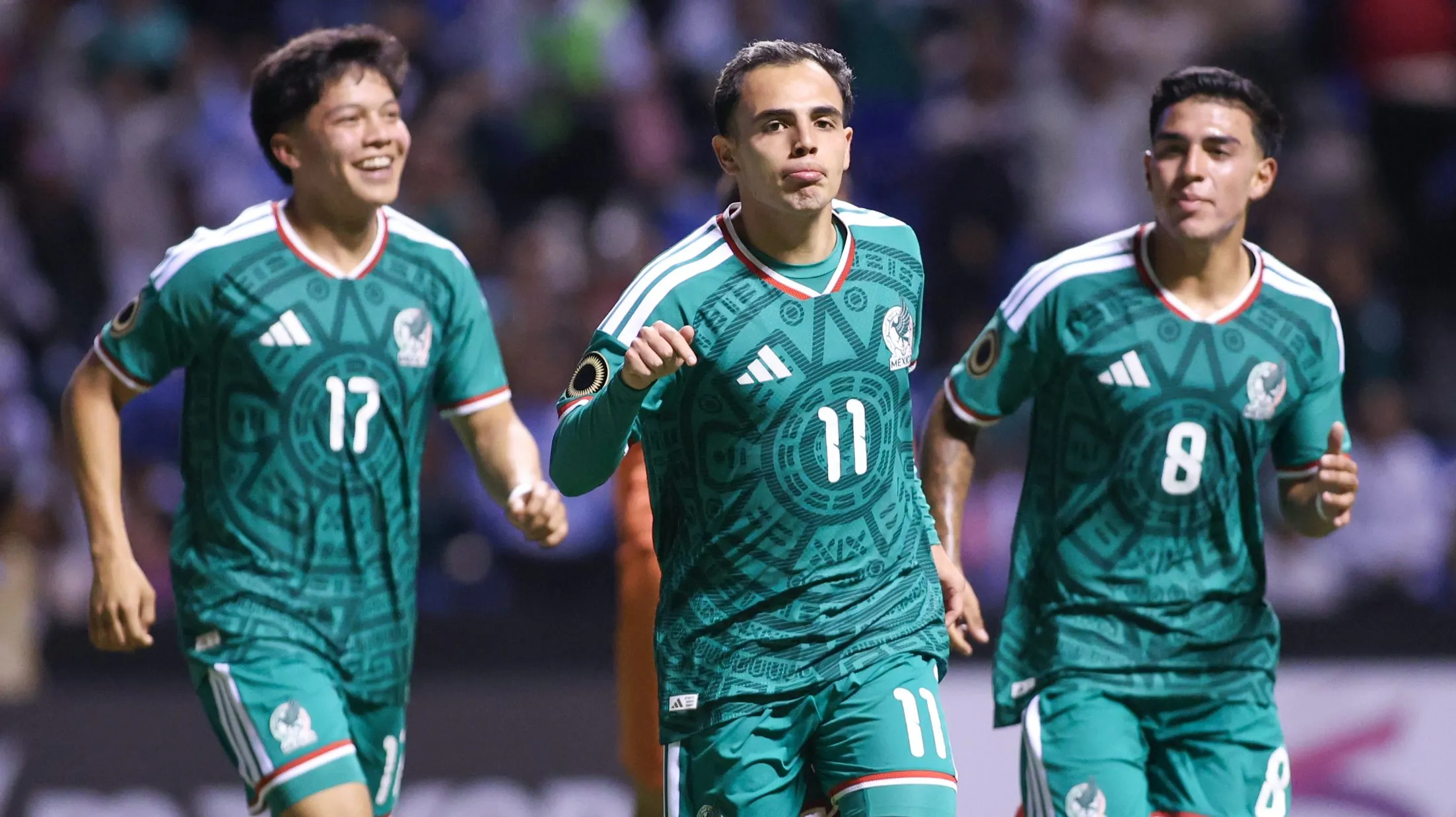 Hugo Camberos en festejo de gol.