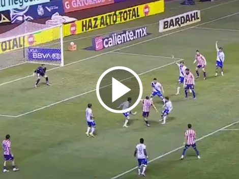 Piojo Alvarado y el poste que le impidió un golazo