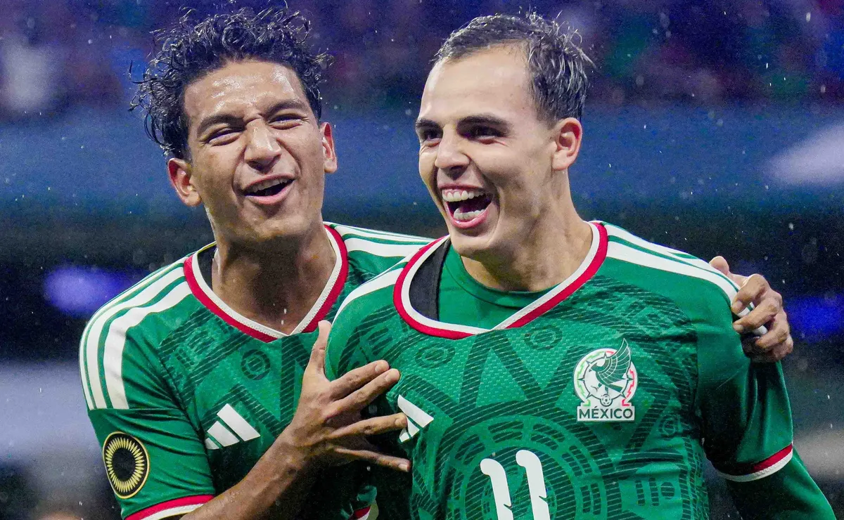 Ajax y Feyenoord interesados en Hugo Camberos de Chivas
