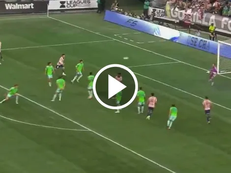 Hugo Camberos cerca de anotar golazo de otro planeta