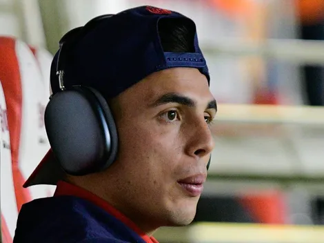 El gesto de Camberos con aficionado de Chivas que invadió el campo de juego
