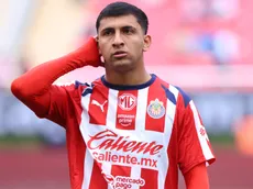 Bryan González tiene gran gesto con aficionados de Chivas en Guadalajara