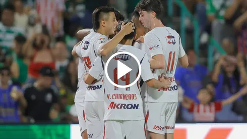 Chivas superó a Santos Laguna.