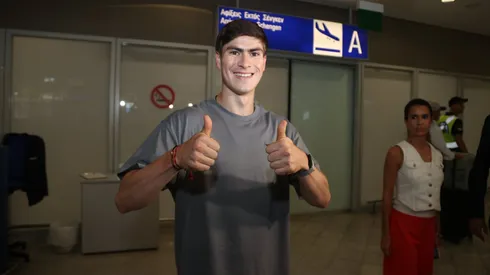 Armando González fue recibido por la afición del Olympiacos.