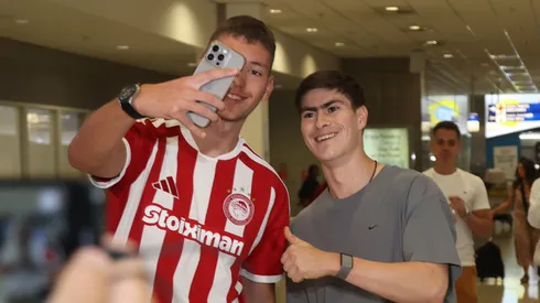 Armando González fue recibido por la afición del Olympiacos.