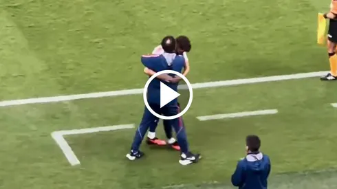 Así fue el abrazo entre Marín y Milito.