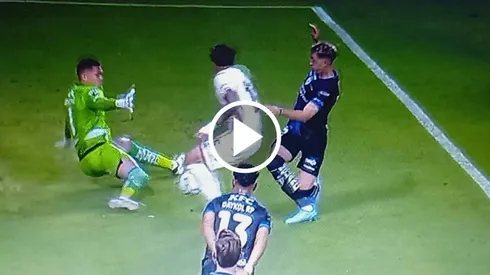 Sergio Aguayo se perdió un gol claro en la Copa Libertadores.