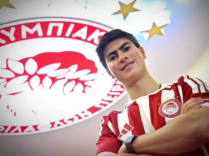 La decisión del DT del Olympiacos con la Hormiga