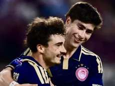 Así festejó la afición de Chivas el primer gol de Hormiga en Olympiacos