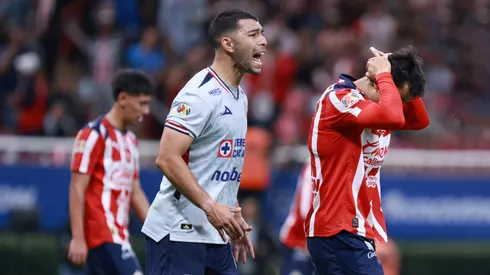 La afición de Chivas pide a Erik Lira.