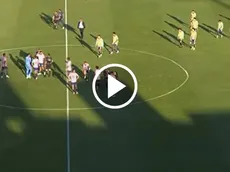 Así ingresó Milito a reclamarle al silbante de San Luis vs. Chivas