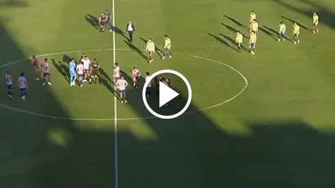 Milito molesto con el árbitro de Chivas vs. San Luis.