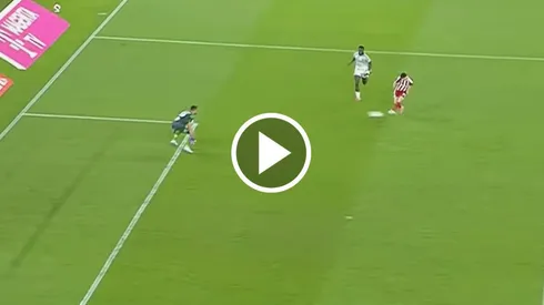 El claro gol que falló Armando González para Olympiacos.