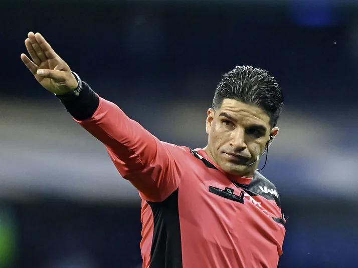 Oficial: el árbitro Maximiliano Quintero dirigirá el Chivas vs Pumas