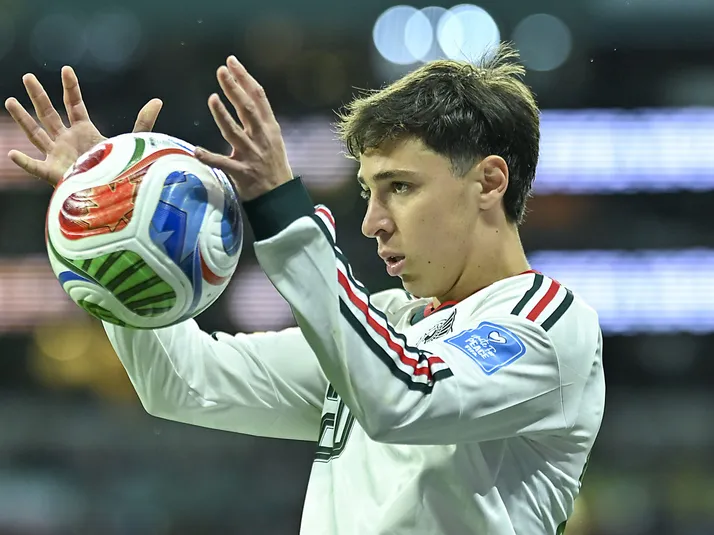Mateo Chávez vuelve a la cancha como titular en Europa League