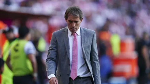 Guillermo Almada tiene mala racha ante Chivas.