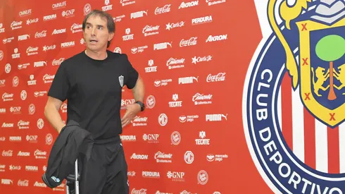 Guillermo Almada se complicaría con una derrota ante Chivas.