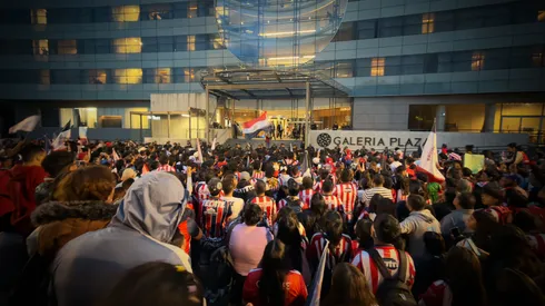 Chivas protagonizó fiesta con 5 mil aficionados