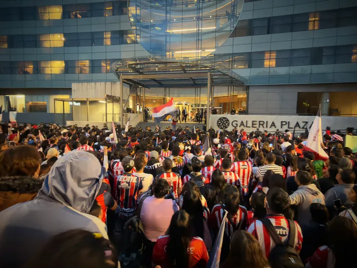 Chivas protagonizó fiesta con 5 mil aficionados