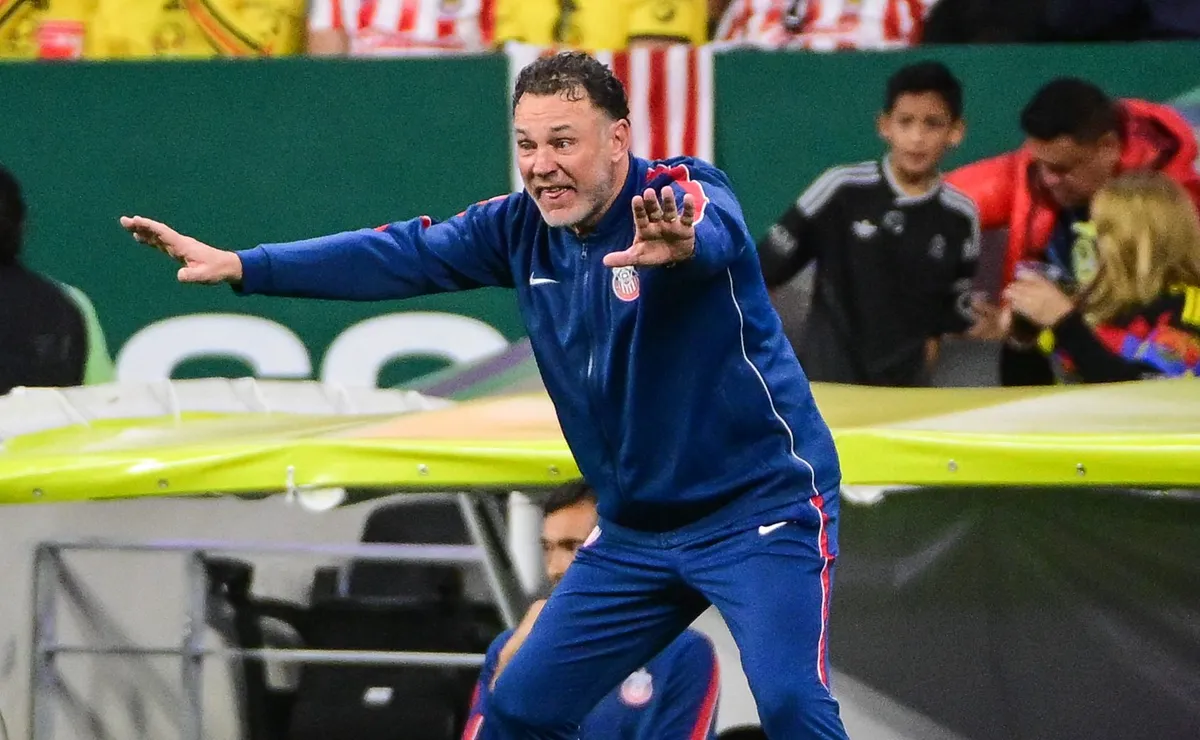 Eduardo García, el portero que vuelve a renacer en el Tapatío de Pepe Meléndez tras ser cepillado por Milito