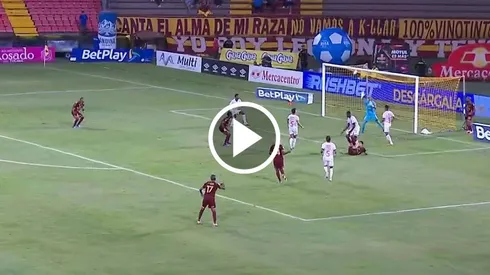 A Sergio Aguayo le anularon un golazo en Colombia.