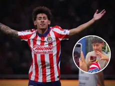 El extraño momento de Santi Sandoval con aficionada fuera de Verde Valle