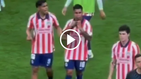 Campillo molesto con la afición de Chivas.