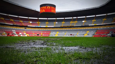Reportan malas condiciones de la cancha del Estadio Jalisco antes del Chivas vs. Atlas