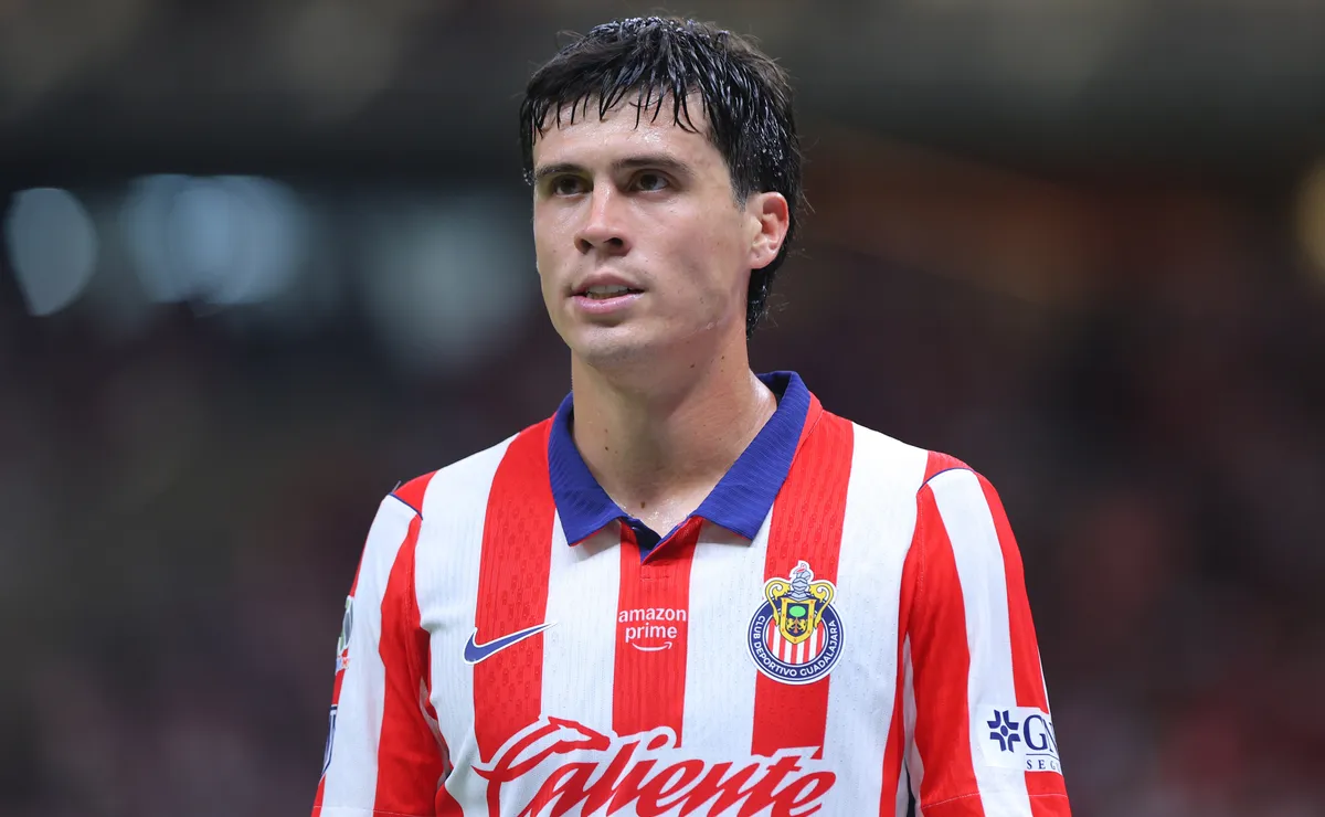 César Luis Merlo revela los resultados de los exámenes a Diego Campillo y en Chivas están felices