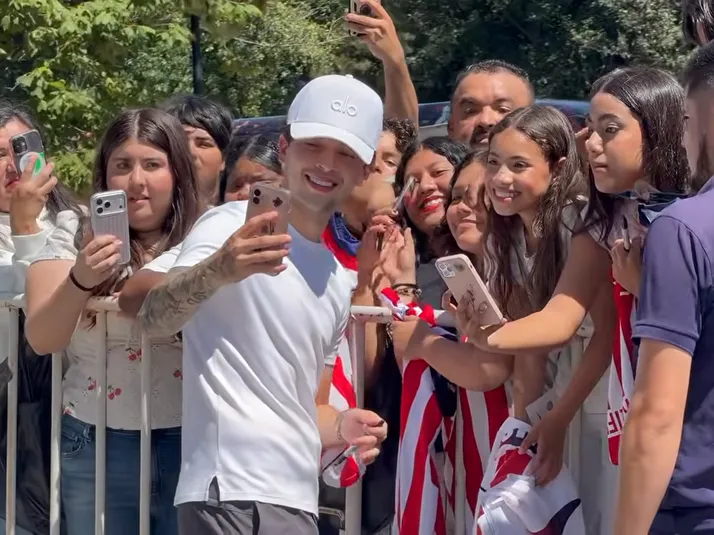 Jordan Carrillo tiene enorme gesto con la afición en Verde Valle
