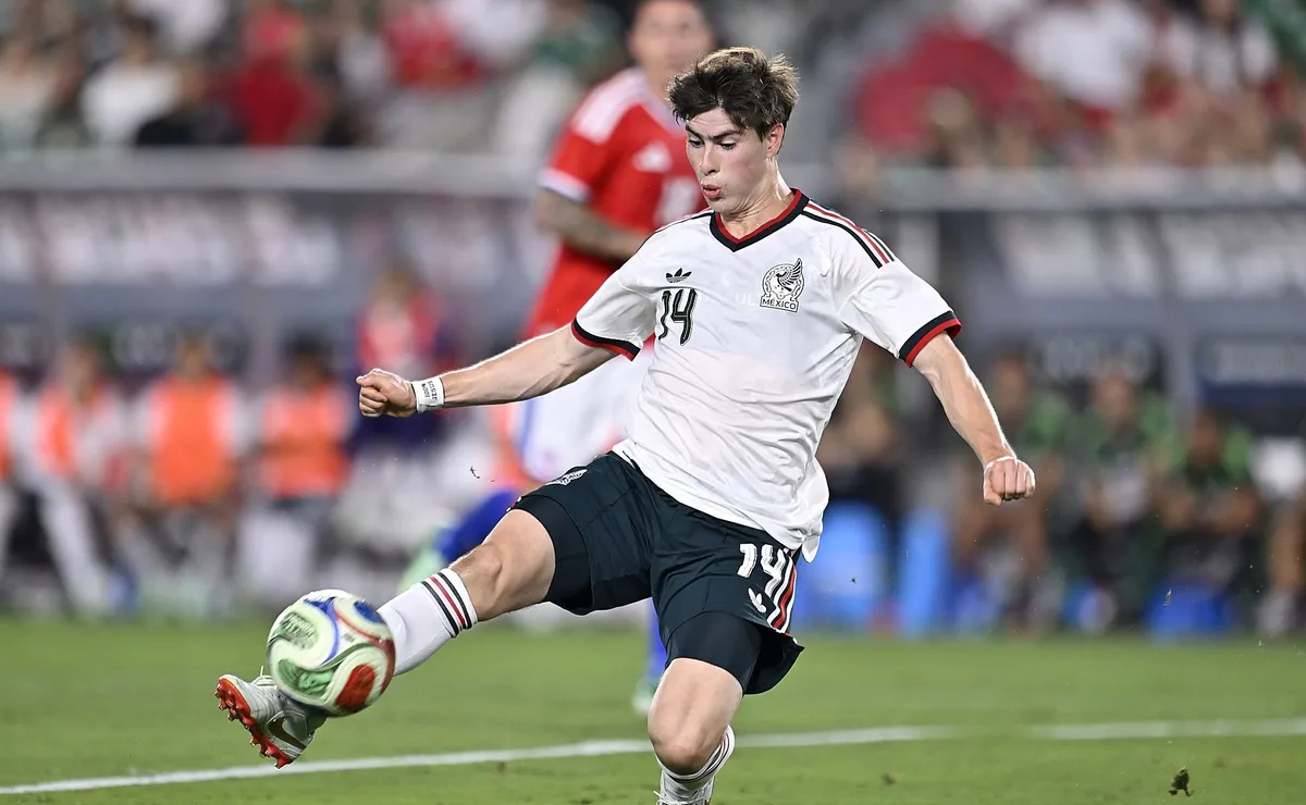 Raúl Jiménez recibe pésima noticia de su lesión y sería una oportunidad de oro para Armando González