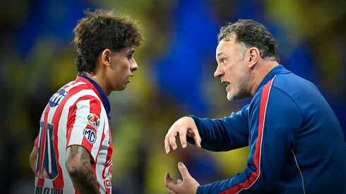 La actitud de Gabriel Milito con Santi Sandoval dentro de Chivas