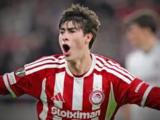 El gesto de jugadores y afición del Olympiacos con la Hormiga González