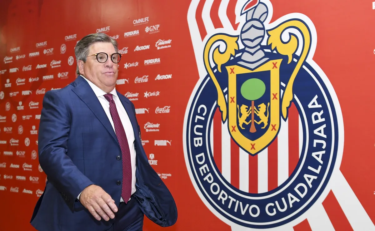 Chivas podría provocar el despido de Miguel Herrera del Atlante en su partido de la Jornada 15