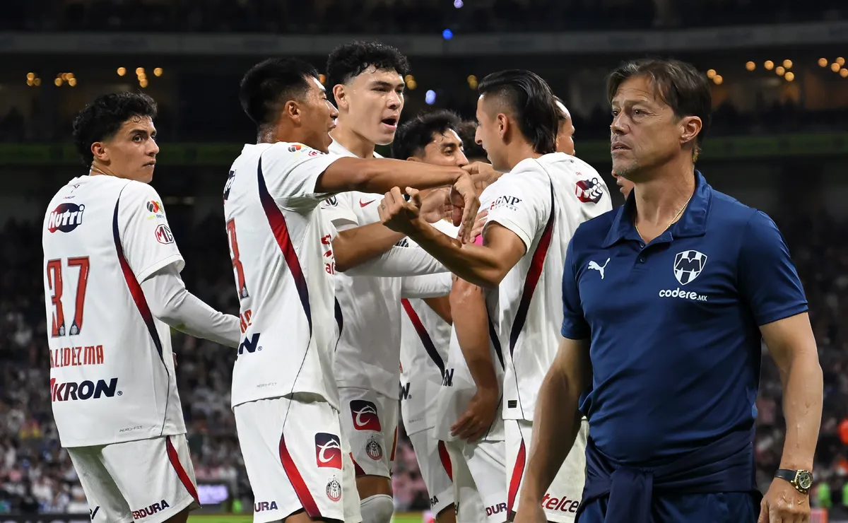 El noble gesto de Matías Almeyda con los jugadores de Chivas que la TV no mostró