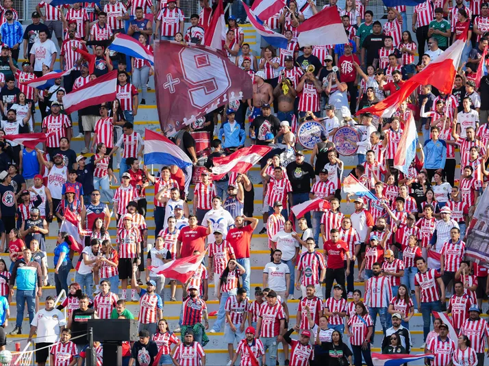 Chivas anuncia que se agotaron los abonos y desatan la furia de la afición