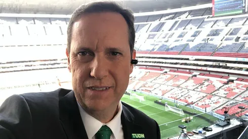 La afición mandó mensajes de apoyo a Paco Villa.