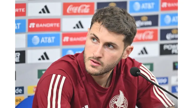 Santi fue titular en el partido con el que inició la Era de Diego Cocca con el Tri.