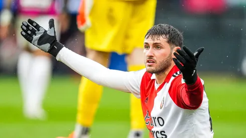 El delantero mexicano es una de las piezas más cotizadas del viejo continente.