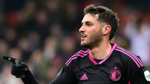 El delantero mexicano alcanzó los 20 goles con el Feyenoord