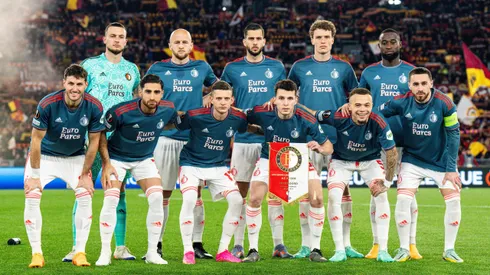 Santi Giménez arrancó como titular con el Feyenoord ante La Roma.