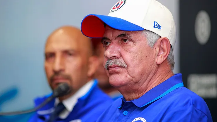 Ricardo Ferretti firmó un primer contrato con Cruz Azul hasta diciembre del 2023.