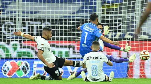 Al minuto 11 del Clásico Joven, el Brujo Antuna abrió el marcador.
