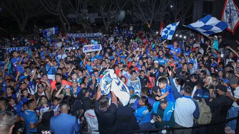 El equipo respondió a la significativa muestra de apoyo uniéndose a la fiesta.