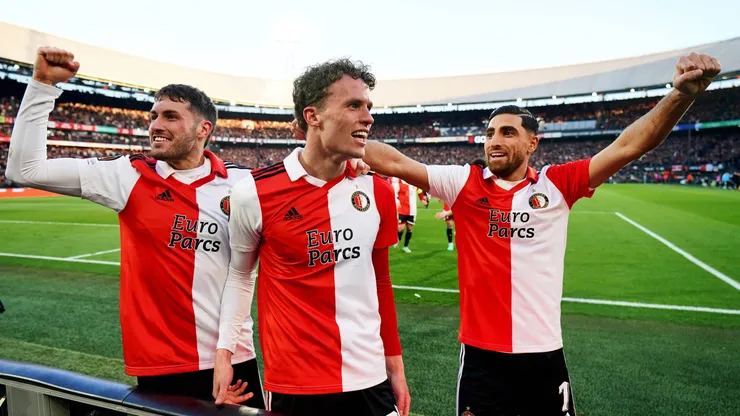 Santi Giménez fue titular y firmó una jugada de antología en la Europa League.
