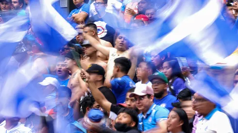 Patrocinador | Cruz Azul comenzó a sacar todo el producto de Joma de sus almacenes.